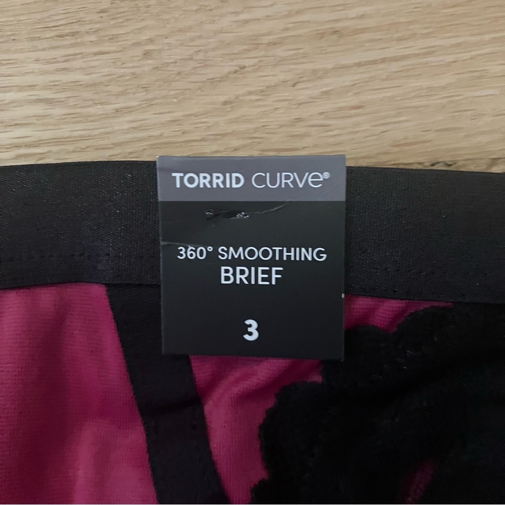 NWT Torrid Size 3 360 Smoothing Panty Mid-Rise Brief Lace Pieced Panty Magenta - Picture 3 of 4